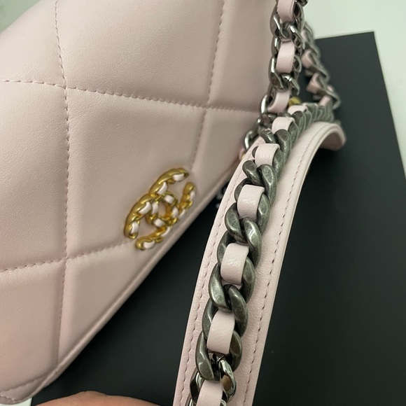 ***S0LD***on another platform. Chanel 19 wallet on chain. Pink (Rose). New. - Picture 6 of 10